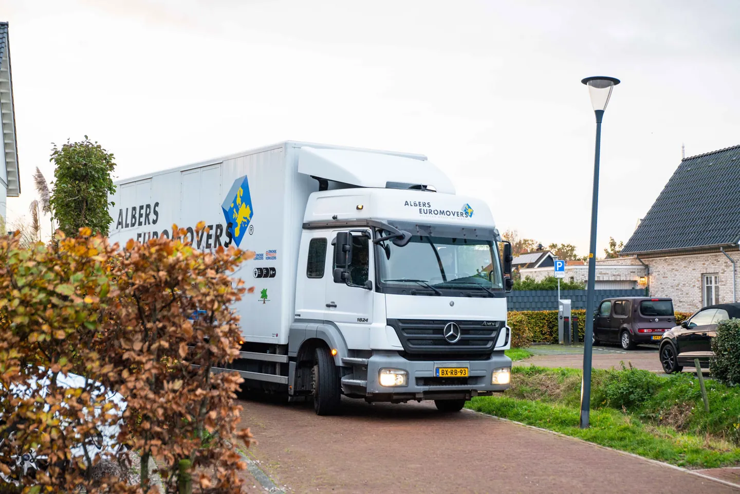 Albers Euromovers verhuiswagen arriveert bij een woning