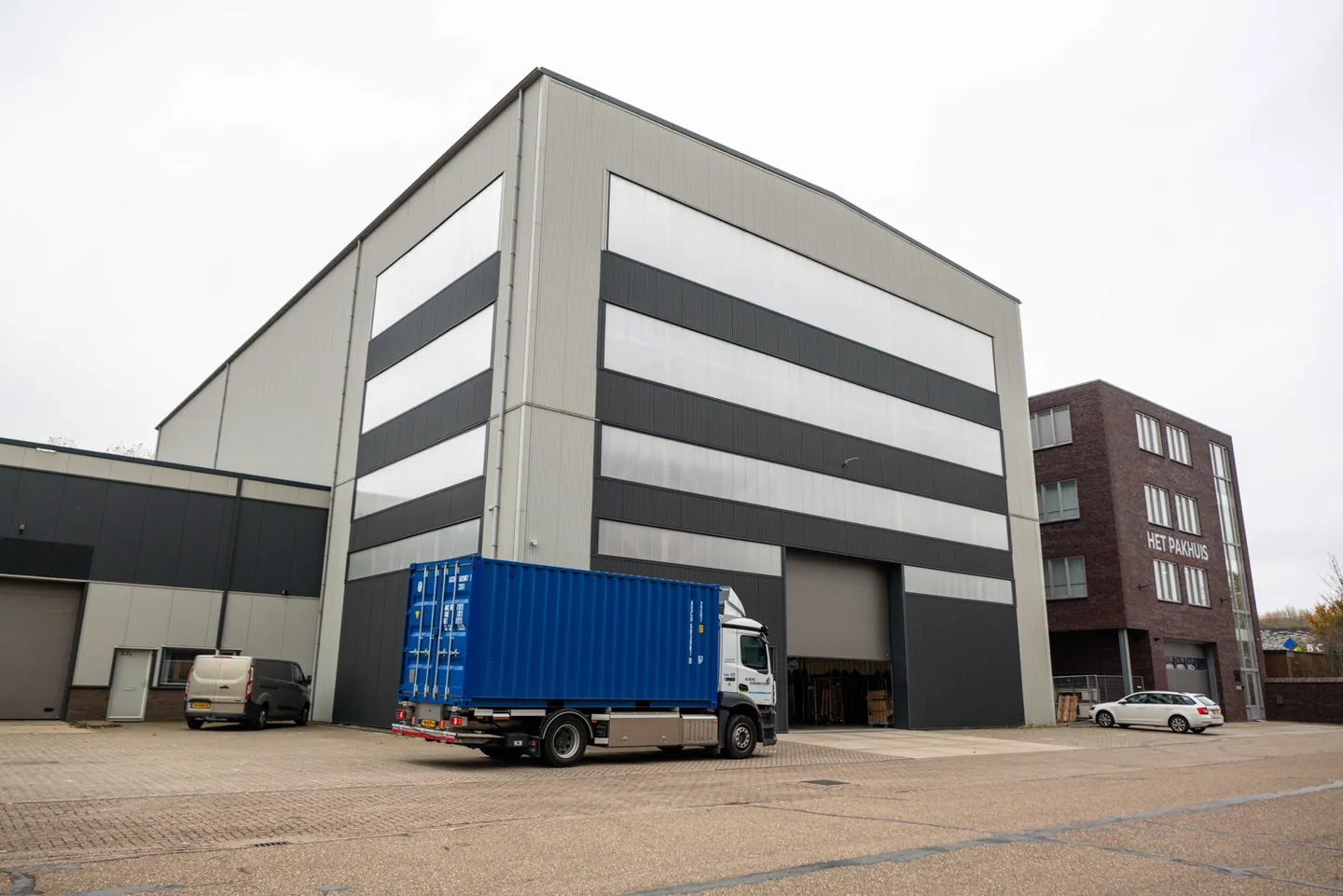 Containerloods van Albers Euromovers met containerwagen in Alkmaar
